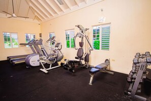 Fitness facility - Adorable Beach House in Drax Hall~Gated~Pool~Gym (Saint Ann's Bay)