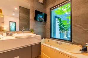 Douche, sèche-cheveux, serviettes fournies
