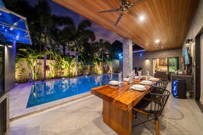 Outdoor dining - Noi's Villa - tropical oasis with pool and maid (Tambon Kammala)