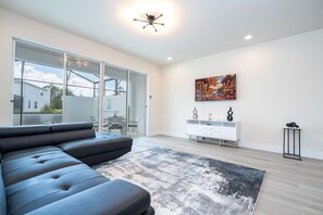 TV, DVD player, stereo, offices - Modern 3Bd Screened Pool at Serenity Resort 17322 (Clermont)