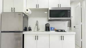 Coffee/tea maker, fridge, microwave, toaster - Luxury Suite • Studio with Kitchen & Spa Shower (Miramar)