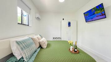 1 slaapkamer, een strijkplank/strijkijzer, gratis wifi, beddengoed