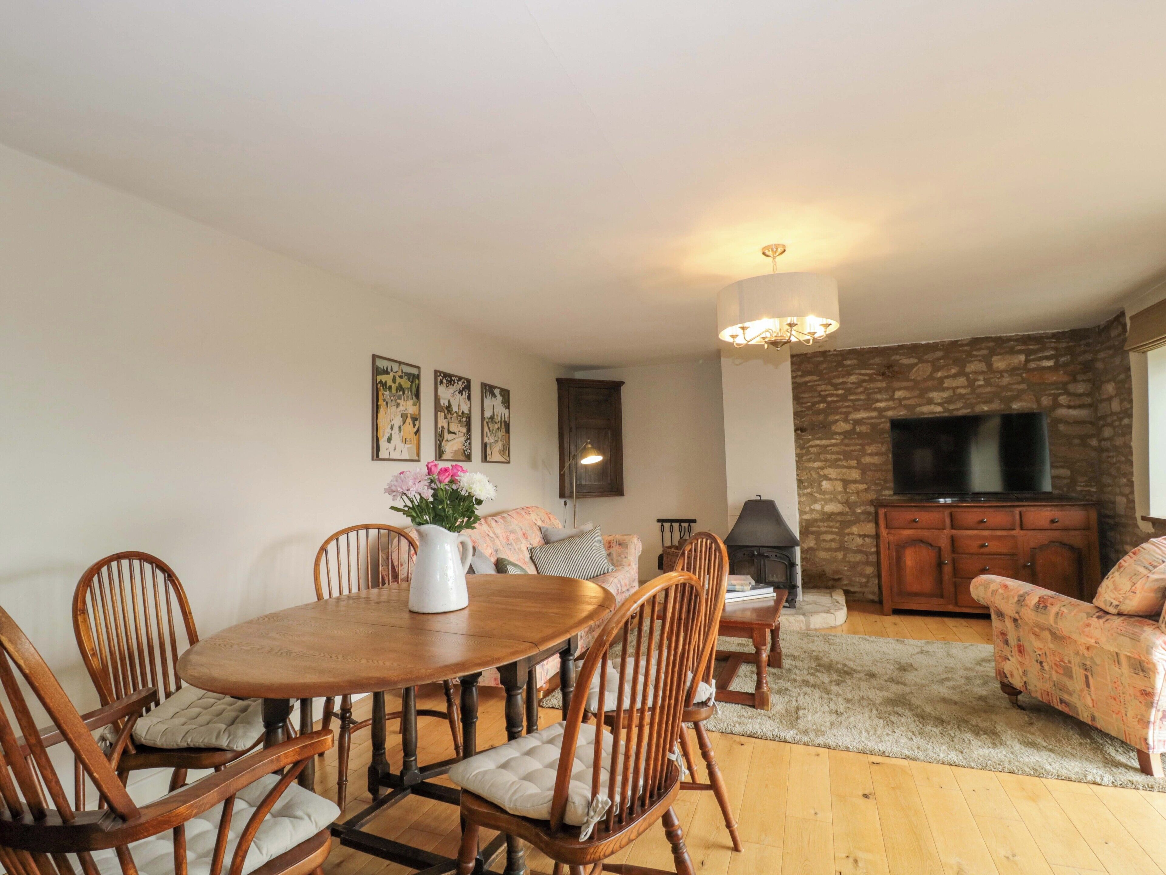 Daisy Bank, Family Friendly, With Open Fire In Stow-on-the-wold - Gloucestershire