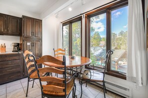Dining - Inner Circle 12 in Columbine Rd (Columbine Rd)