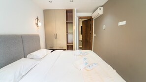 2 habitaciones, tabla de planchar con plancha y ropa de cama 