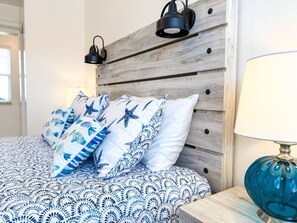 1 bedroom, desk, iron/ironing board, free WiFi - Exclusive studio steps to the beach with pool. (Hollywood)