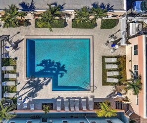 Pool - Exclusive studio steps to the beach with pool. (Hollywood)