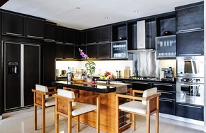 Fridge, microwave, oven, stovetop - SPV 8008 · LUXURY JIMBARAN VILLA BY THE BEACH (Bali)