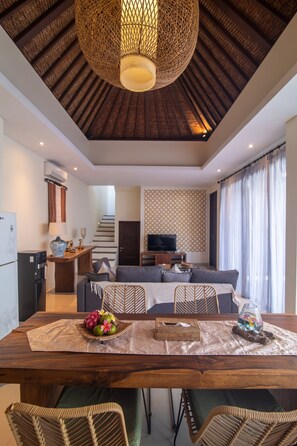 TV, offices - MariJo Villa·2BR Private Pool mins to Central Ubud (Bali)
