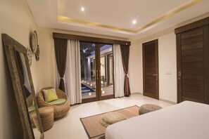 Desk, iron/ironing board, free WiFi, bed sheets - MariJo Villa·2BR Private Pool mins to Central Ubud (Bali)