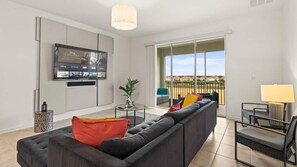 TV, offices - Stylish 3BR Condo @ ChampionsGate w/ Water Park (Davenport)