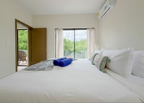 3 habitaciones, escritorio, tabla de planchar con plancha y wifi gratis 