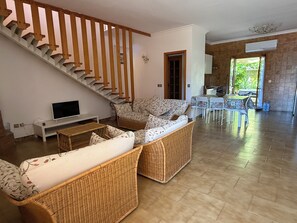 Fernseher, Kamin