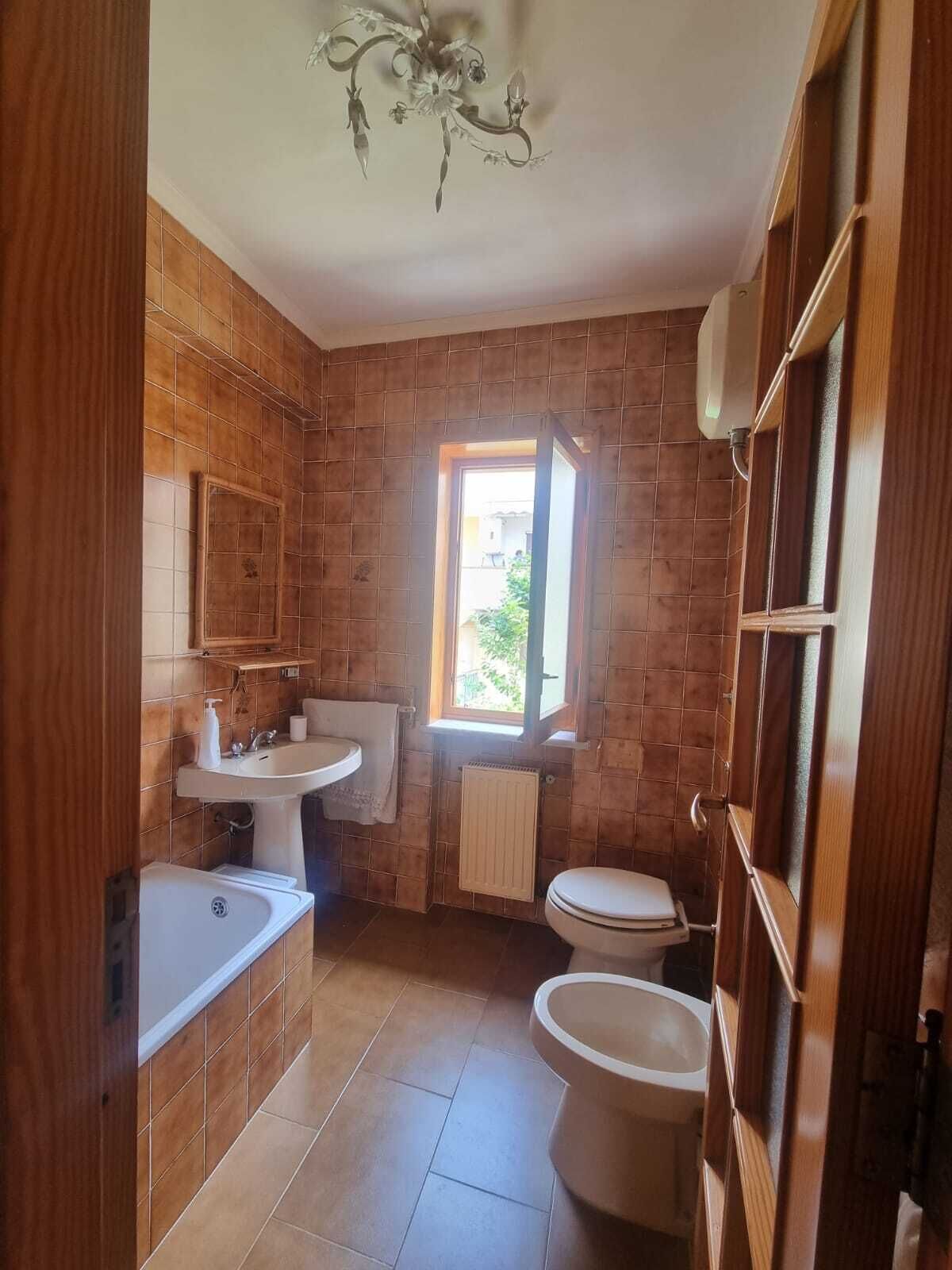 Doccia, asciugacapelli, bidet, sapone