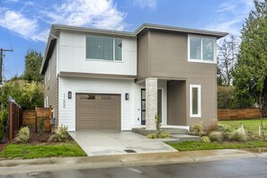 Exterior - Brand New 5BR Home | Fenced Yard + Ample Parking (Kent)