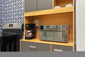 Interior - 3rd Floor Condo~ Tower Isle~24hr Security (Tower Isle)