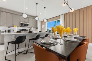 Dining - Modern 3Bd End Unit with Garage   Water View 7904 (Kissimmee)