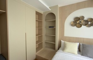 1 bedroom, iron/ironing board, bed sheets - New Fantasea Kamala condo with rooftop pool, gym (Tambon Kammala)