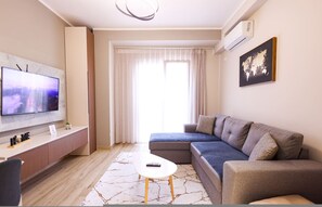 TV, offices - Grandstay Urban Four (Durrës)