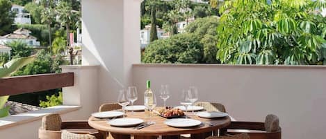 屋外ダイニングエリア