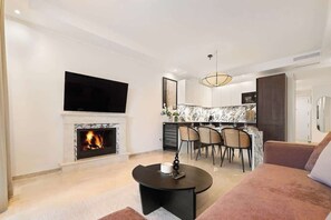 TV, fireplace - 2 private terraces, 10 min Puerto Banus, pool (Marbella)