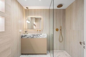 Shower, hair dryer, towels, shampoo - 2 private terraces, 10 min Puerto Banus, pool (Marbella)