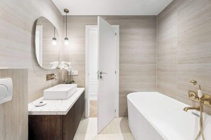 Dusche, Haartrockner, Shampoo