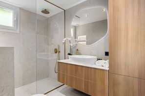 Shower, hair dryer, shampoo - Beach 9 min, Golf, Private yard, Parking, 2 Pools (Málaga)
