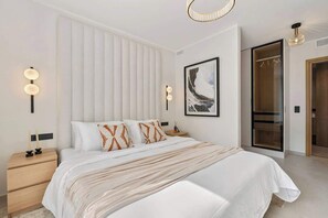 2 habitaciones, tabla de planchar con plancha, cuna de viaje y wifi 