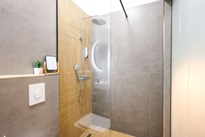 Bathroom - Grandstay Central in Durrës (Durrës)
