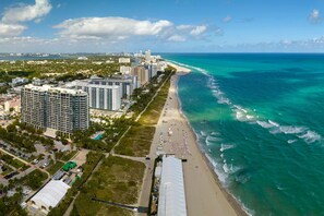 Beach - Luxury Resort-Style Condo at District 225 Miami (Miami)