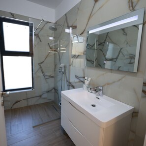 Deluxe Apartment, 1 Bedroom, Sea View | Bathroom - Stay By Ilvesta Potam (Himarë)
