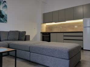 Leilighet – deluxe, balkong, hageutsikt | Oppholdsområde