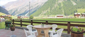 Apartment 2 with Mountain View, Shared Garden and Wi-Fi