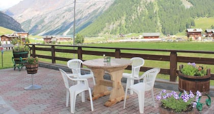 Apartment 2 with Mountain View, Shared Garden and Wi-Fi