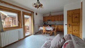 Interior - Apartment 2 with Mountain View, Shared Garden and Wi-Fi (Livigno)