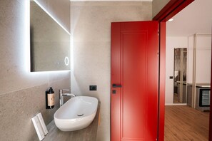 Bathroom - Ermes Deluxe Double Room with French Balcony (Durrës)