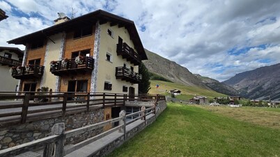 Apartment 3 with Mountain View, Shared Garden and Wi-Fi