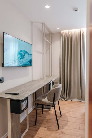 Interior - Ermes Deluxe Double Room (Durrës)