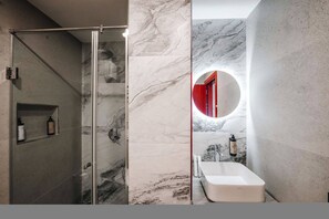 Bathroom - Ermes Deluxe Triple Room (Durrës)