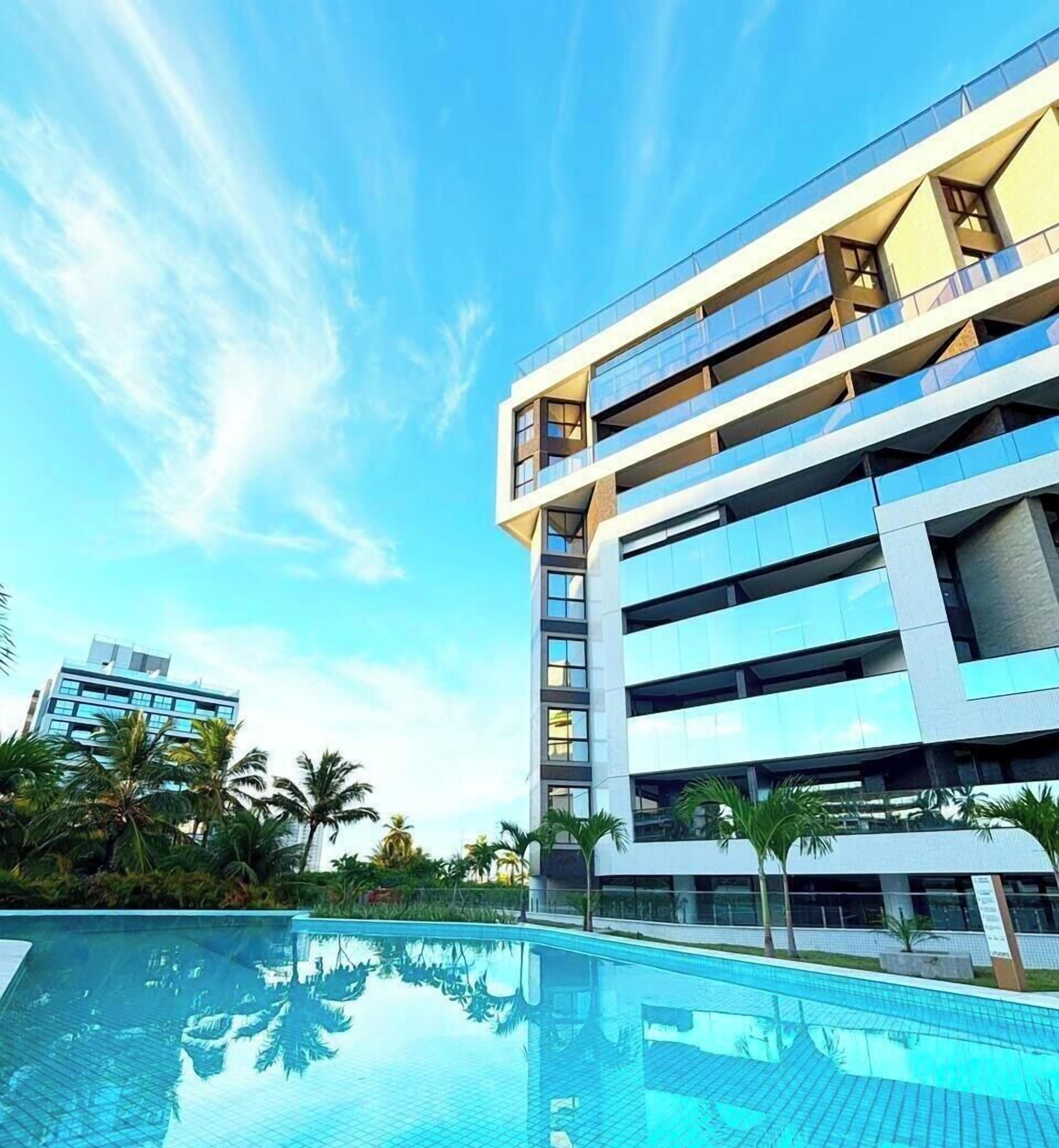 2 outdoor pools