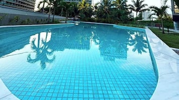 2 outdoor pools