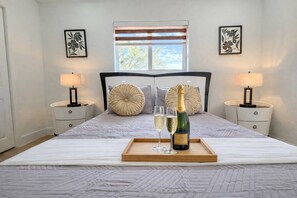 2 bedrooms, desk, iron/ironing board, free WiFi - Modern & Central · Miami · Free Parking & WiFi (Miami)