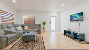 TV, offices - Modern & Central · Miami · Free Parking & WiFi (Miami)