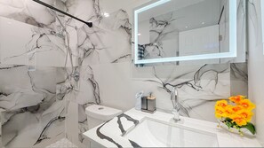 Hair dryer, towels - Modern & Central · Miami · Free Parking & WiFi (Miami)