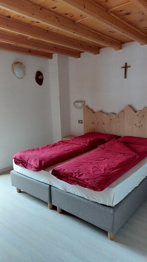 Room - Apartment 6 with Mountain View, Shared Garden and Wi-Fi (Livigno)