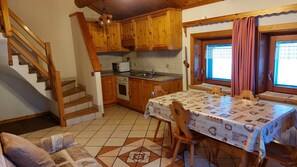 Interior - Apartment 6 with Mountain View, Shared Garden and Wi-Fi (Livigno)