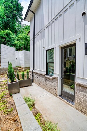 Exterior detail - Durant Place by BCA Furnished Apartments Durant Place 1BR/1BA (Atlanta)