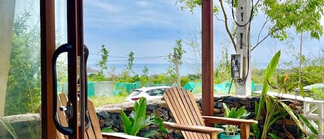 Deluxe Double Room, 1 King Bed, Balcony, Partial Ocean View