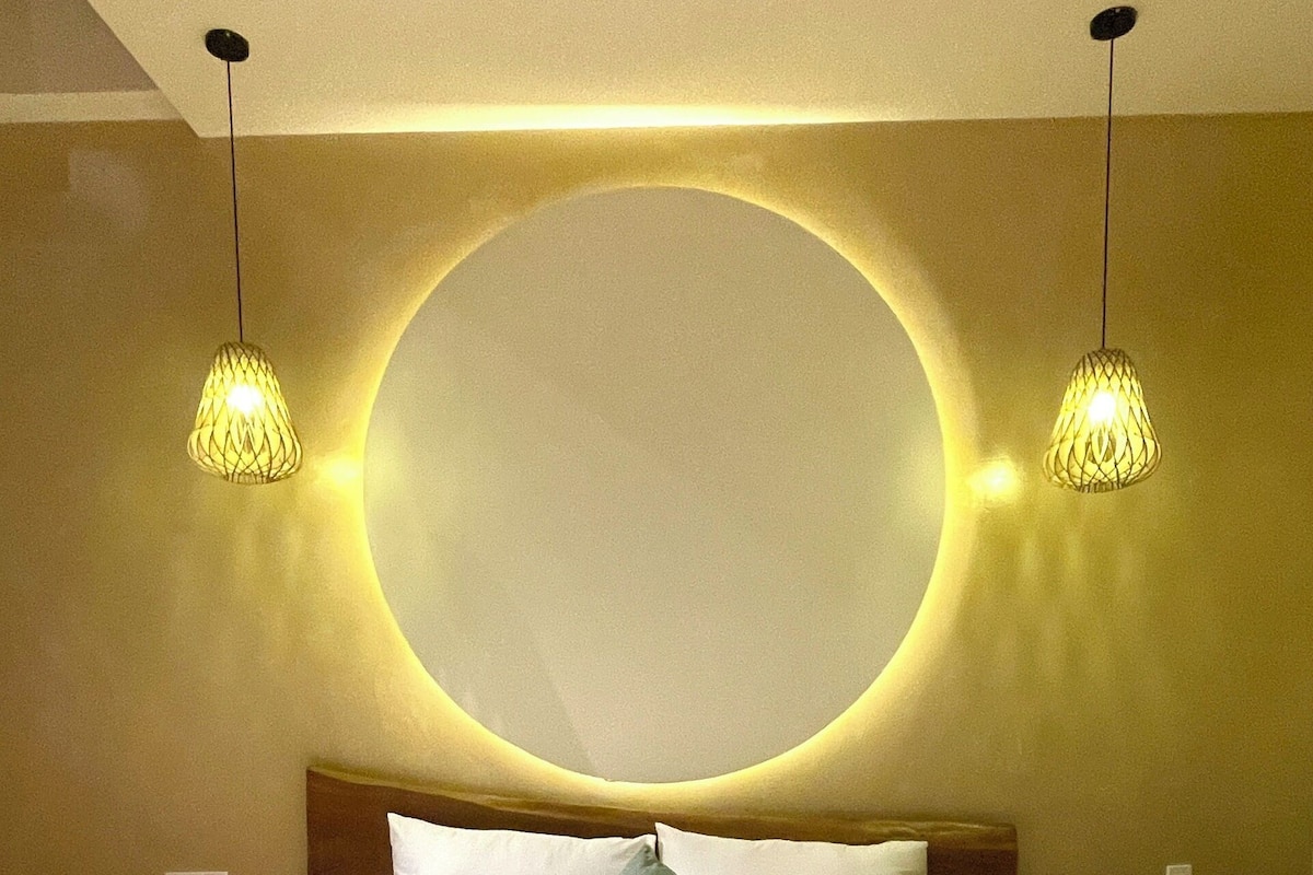 Chambre Double Deluxe, 1 trĂšs grand lit, balcon, vue montagne